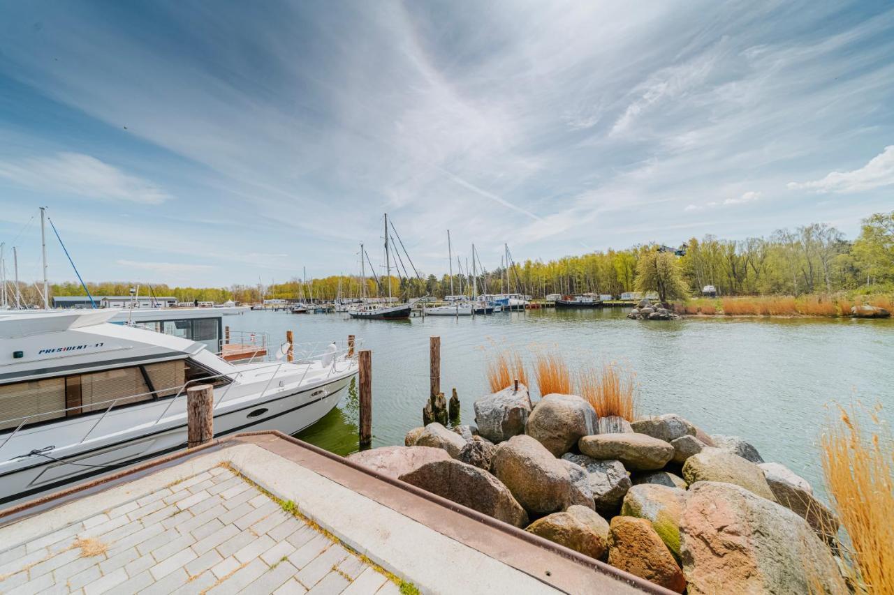 Schwimmendes Ferienhaus "Trinity" Ihr Seahome Auf Der Ostsee Peenemunde Exterior foto