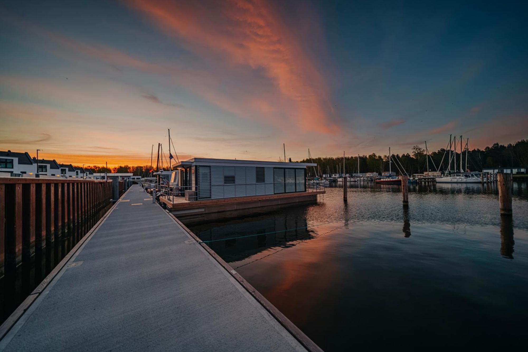 Schwimmendes Ferienhaus "Trinity" Ihr Seahome Auf Der Ostsee Peenemunde Exterior foto